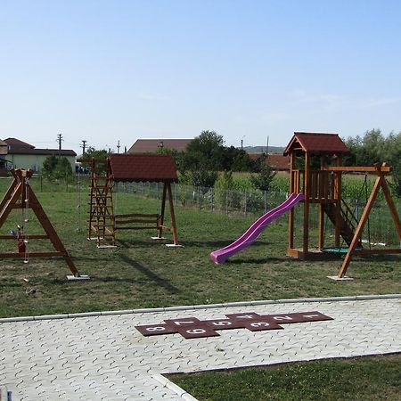 Pensiunea Soli Deo Gloria Sarmasag Εξωτερικό φωτογραφία