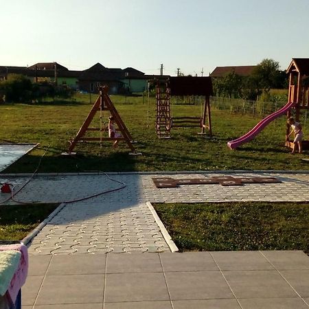 Pensiunea Soli Deo Gloria Sarmasag Εξωτερικό φωτογραφία