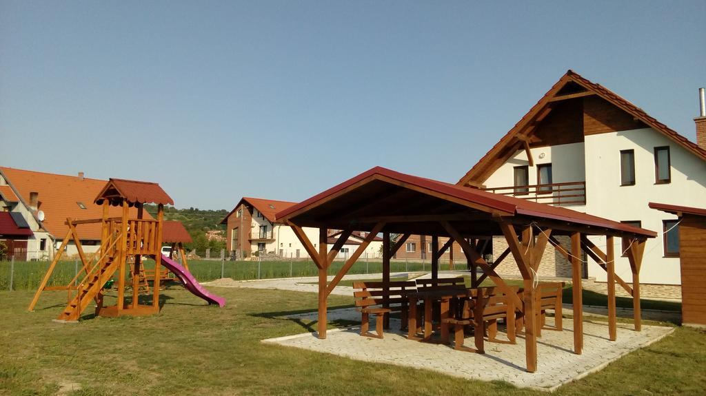 Pensiunea Soli Deo Gloria Sarmasag Εξωτερικό φωτογραφία