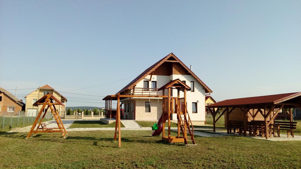 Pensiunea Soli Deo Gloria Sarmasag Εξωτερικό φωτογραφία